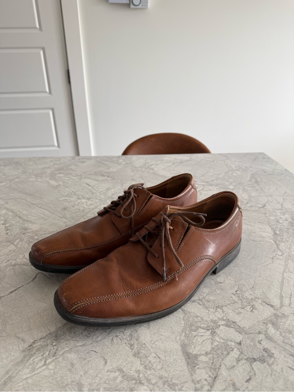 Classic Brown Leather Men’s Lace-Up Dress Shoes (size 9W)